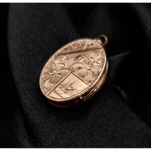 10K Gold Antique Victorian Oval Locket With Floral